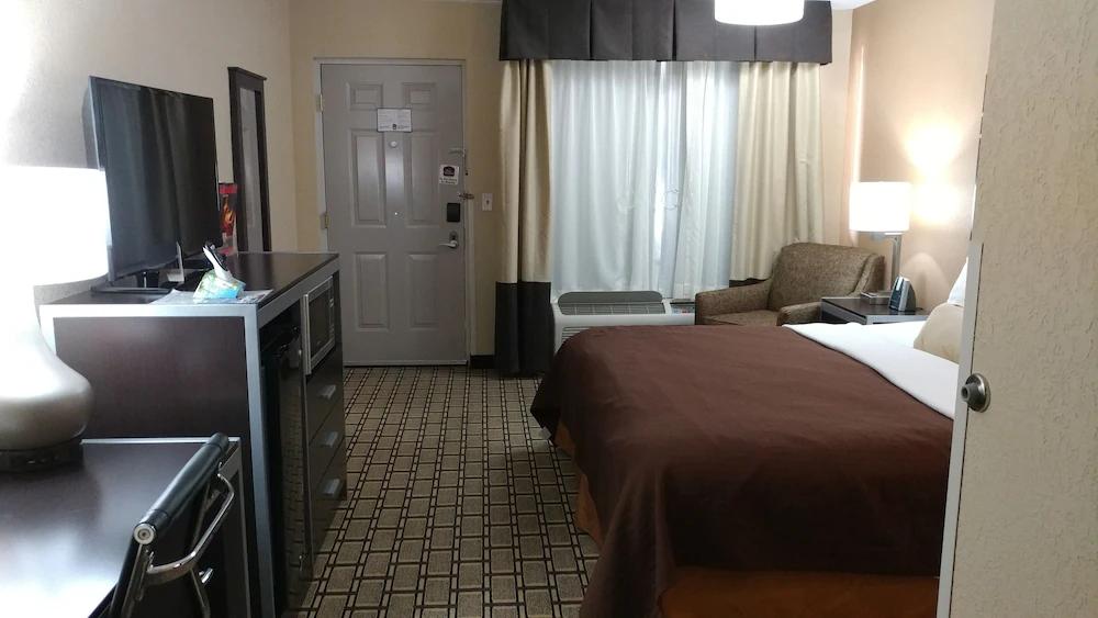 Western Nursanickel Hotel 3*